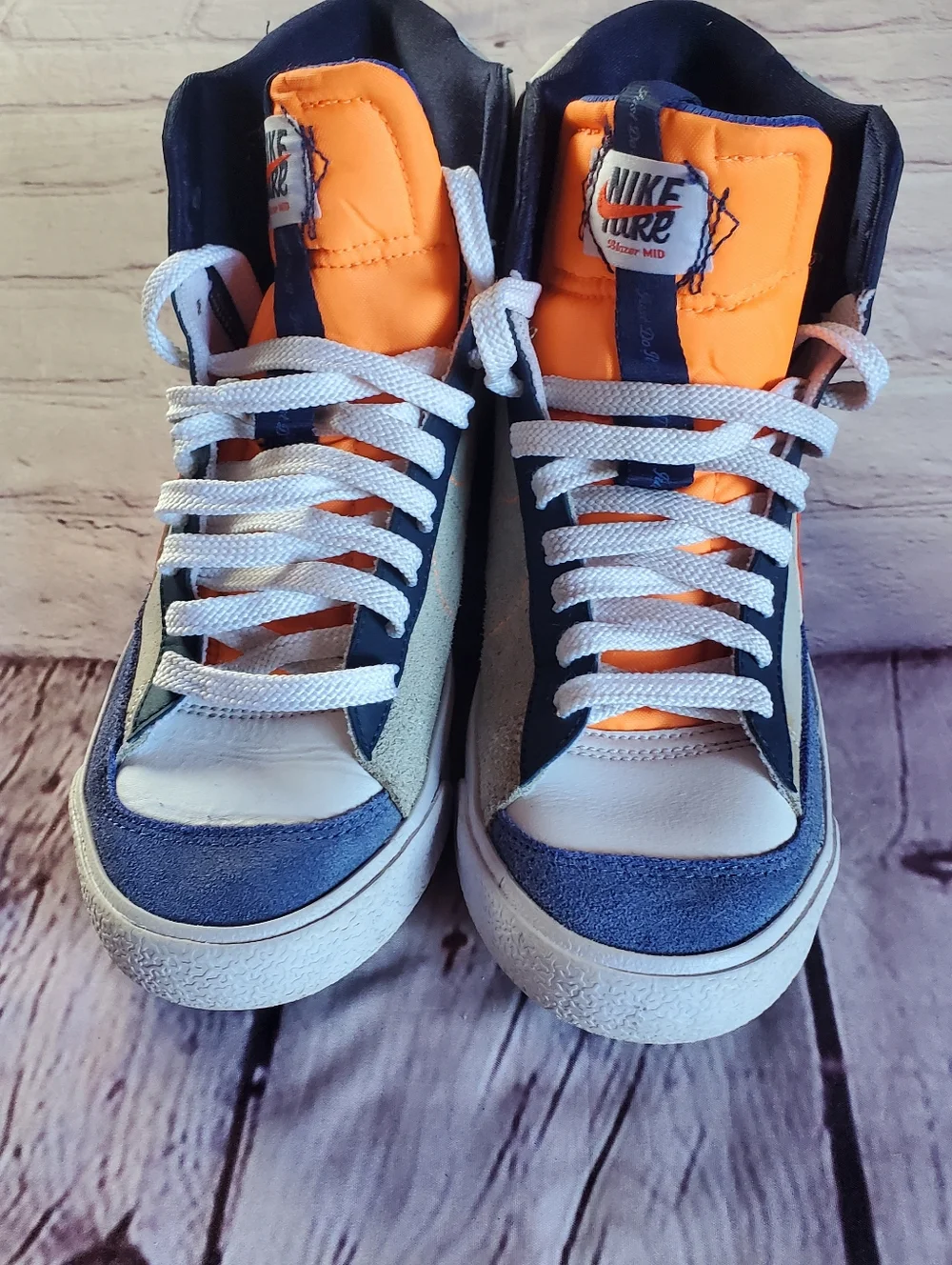 Nike Blazer Mid 77 SE Sneakers Size 5.5 Kids White Orange Blue FQ7413-100